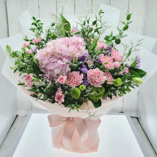 One Hydrangea Carnation Bouquet